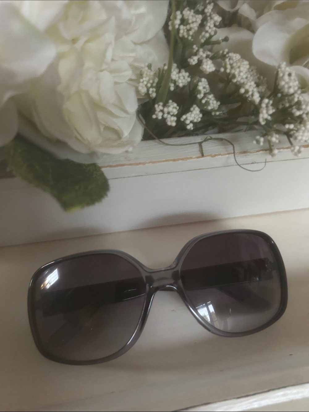 NWOT Classic Oversized Women's Sunglasses in Smoke